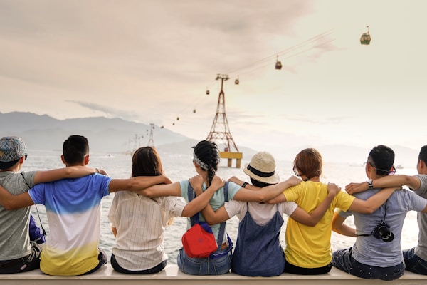 在线球迷社区互动交流与活动场景